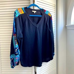 Like new black waffle long sleeve accent sleeves🖤